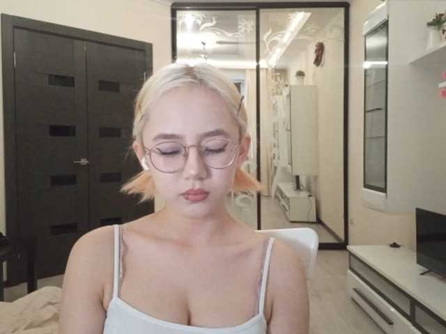 MyrleHenggeler live cam on BongaCams