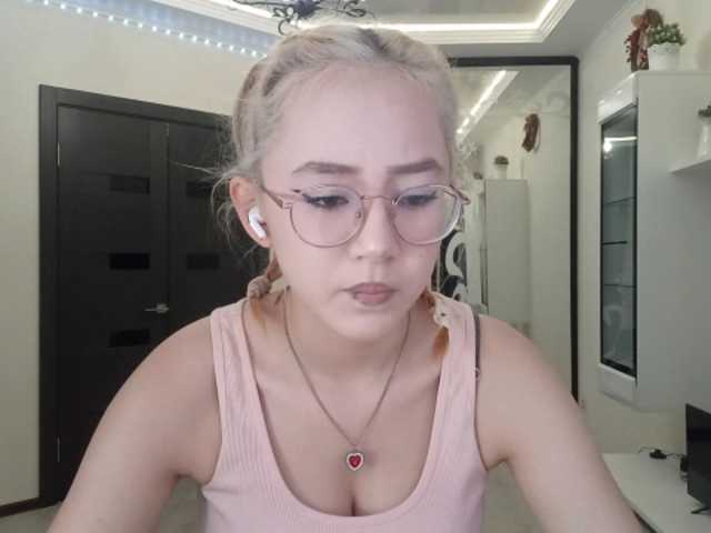 MyrleHenggeler live cam on BongaCams