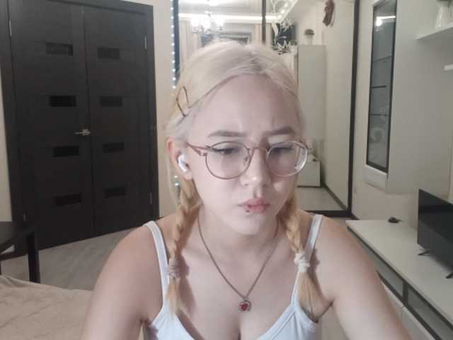 MyrleHenggeler live cam on BongaCams