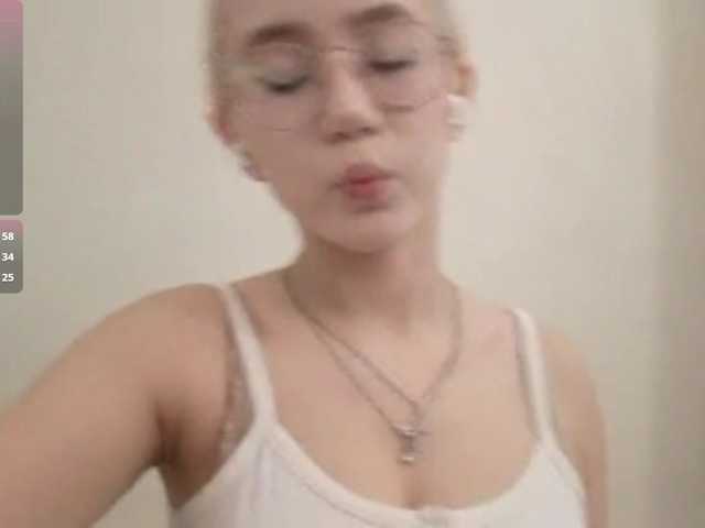 MyrleHenggeler live cam on BongaCams