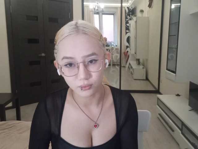 MyrleHenggeler live cam on BongaCams