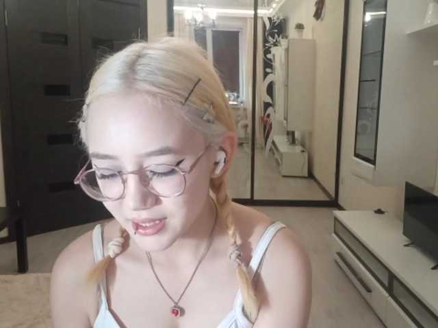 MyrleHenggeler live cam on BongaCams