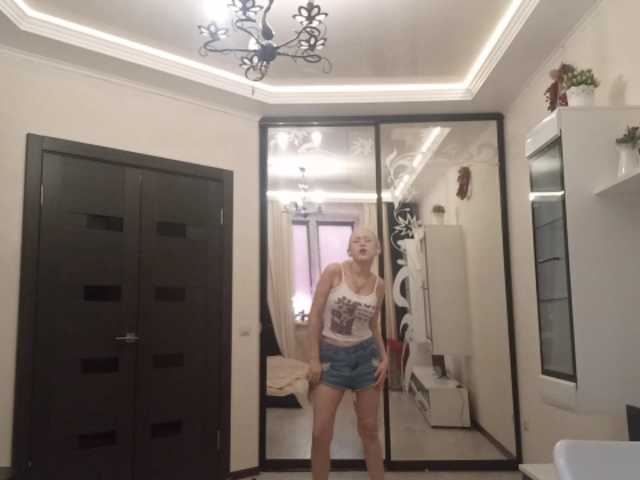 MyrleHenggeler live cam on BongaCams