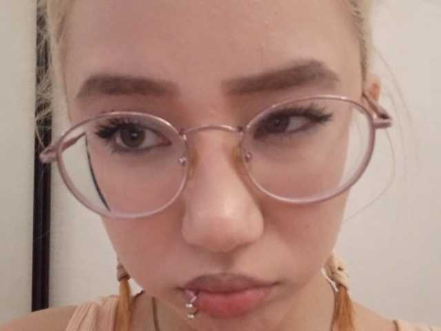 MyrleHenggeler live cam on BongaCams