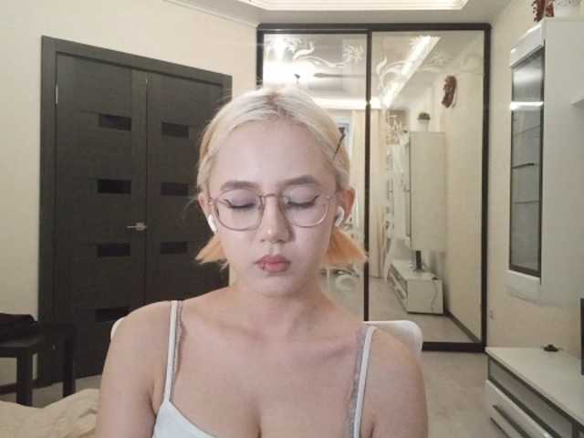 MyrleHenggeler live cam on BongaCams