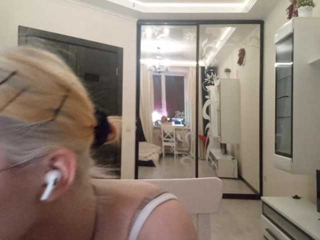 MyrleHenggeler live cam on BongaCams