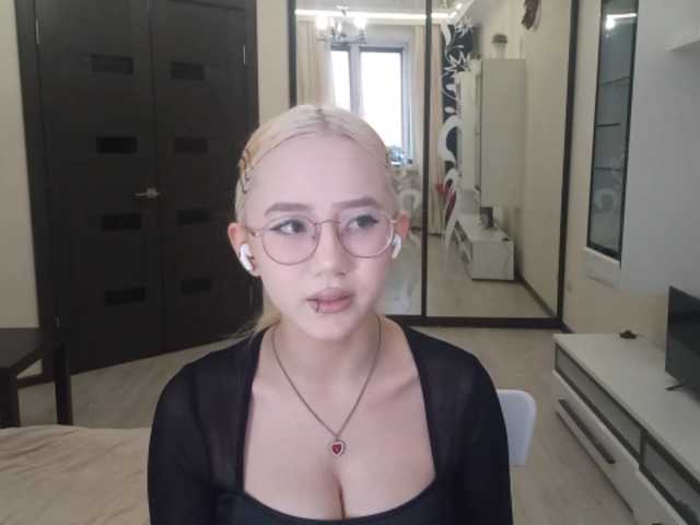 MyrleHenggeler live cam on BongaCams