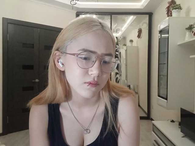MyrleHenggeler live cam on BongaCams