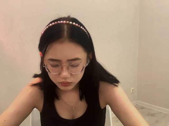 le modèle MyrleHenggeler est en webcam porno dans un show sur le site bongacams, il possède les tags suivants: Asian,Brunette,Trimmed