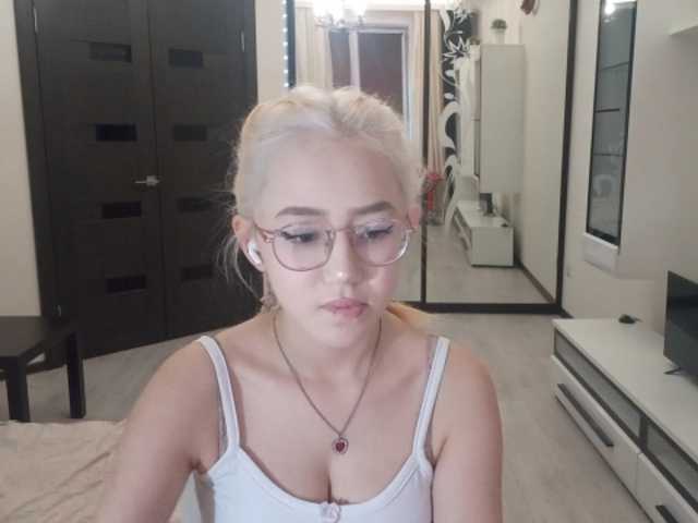 MyrleHenggeler live cam on BongaCams