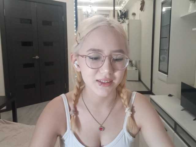 MyrleHenggeler live cam on BongaCams