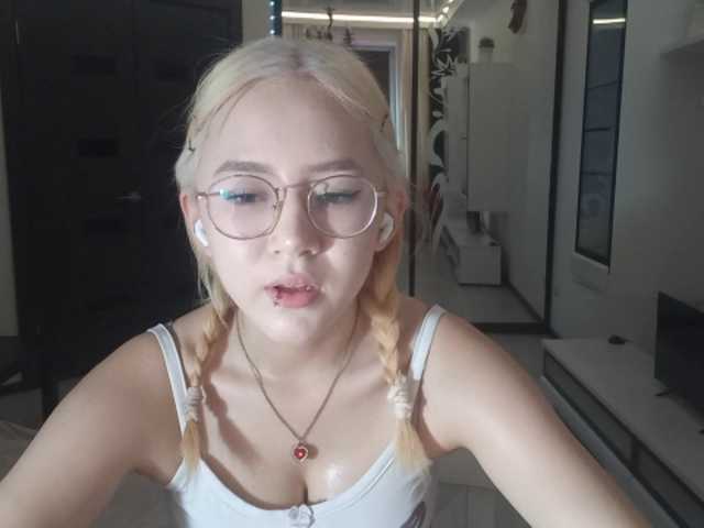 MyrleHenggeler live cam preview