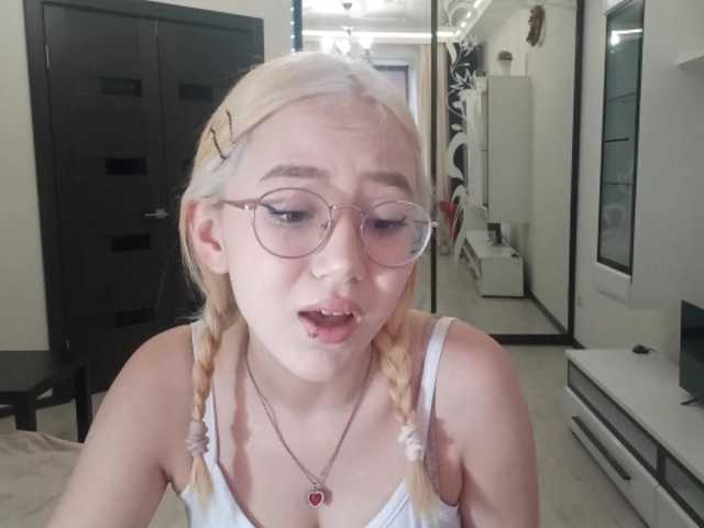 MyrleHenggeler live cam on BongaCams