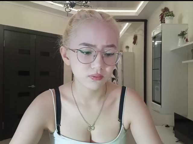 MyrleHenggeler live cam on BongaCams