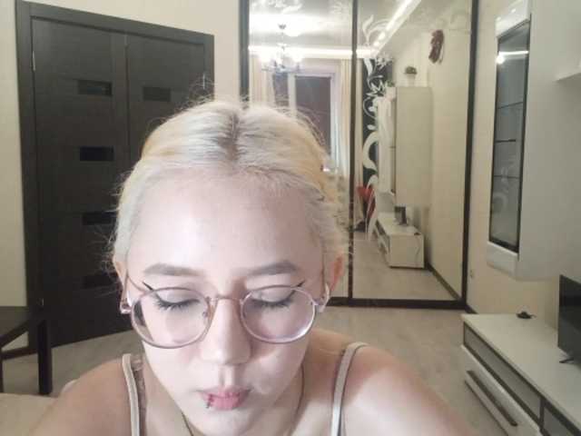 MyrleHenggeler live cam on BongaCams