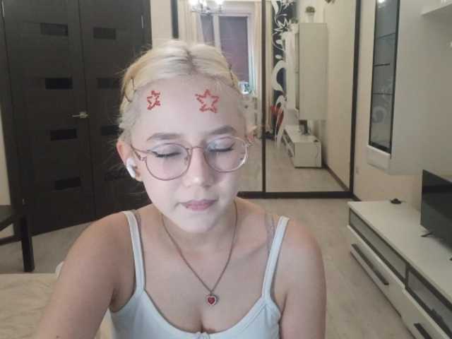 MyrleHenggeler live cam on BongaCams