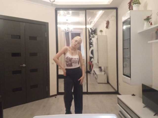 MyrleHenggeler live cam on BongaCams