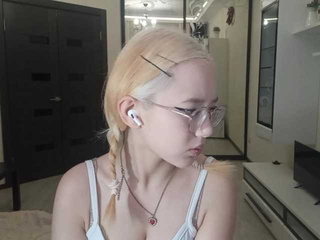 MyrleHenggeler live cam on BongaCams