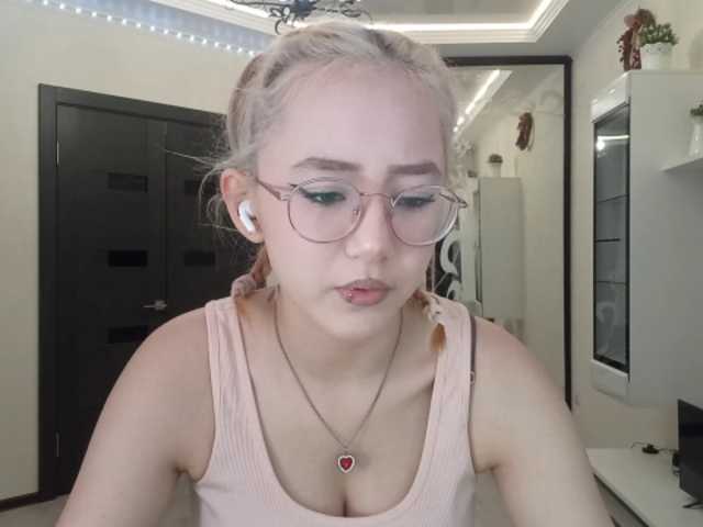 MyrleHenggeler live cam on BongaCams