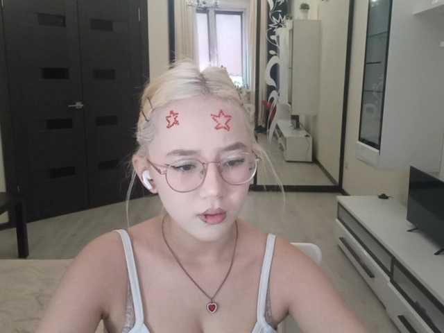 MyrleHenggeler live cam on BongaCams