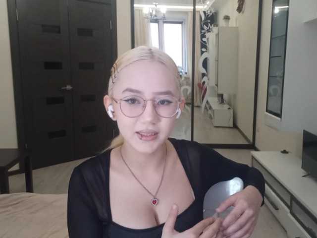 MyrleHenggeler live cam on BongaCams