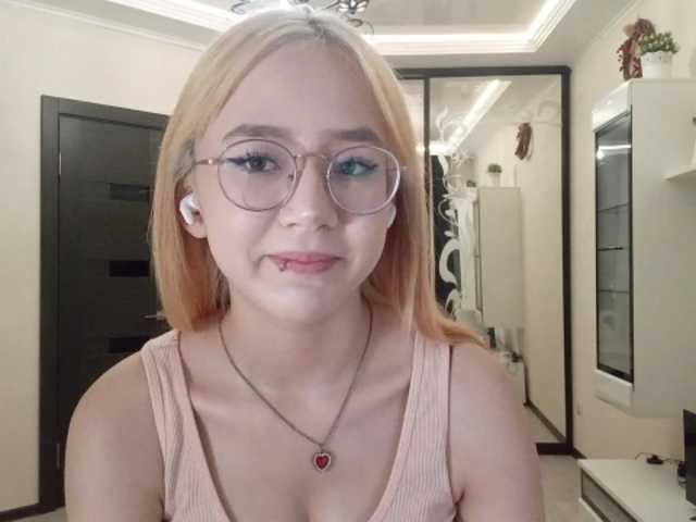 MyrleHenggeler live cam on BongaCams