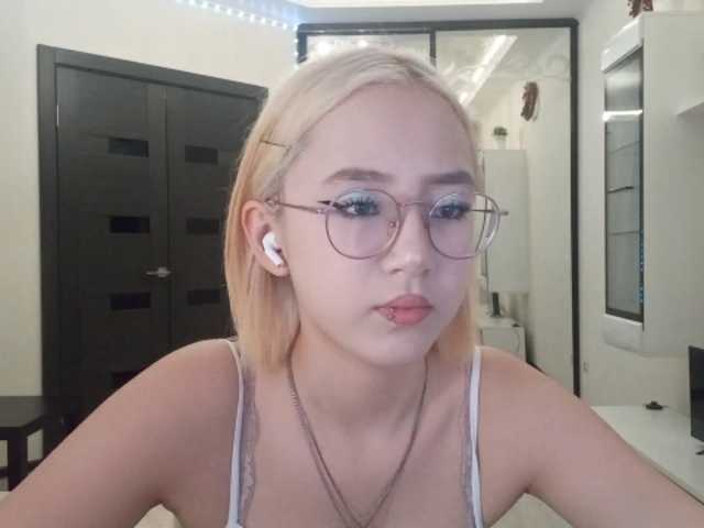 MyrleHenggeler live cam on BongaCams