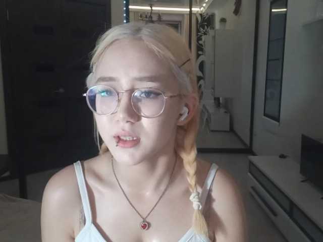 MyrleHenggeler live cam on BongaCams