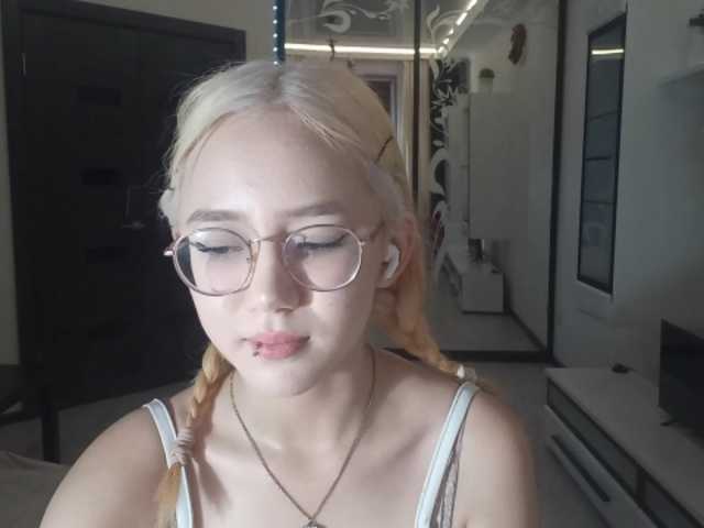 MyrleHenggeler live cam on BongaCams