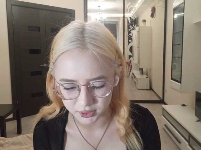 MyrleHenggeler live cam on BongaCams