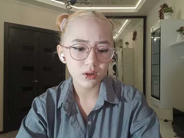 MyrleHenggeler live cam on BongaCams