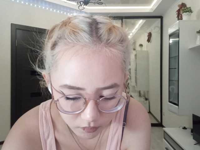 MyrleHenggeler live cam on BongaCams