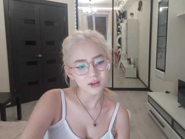 MyrleHenggeler, en directo ahora en BongaCams