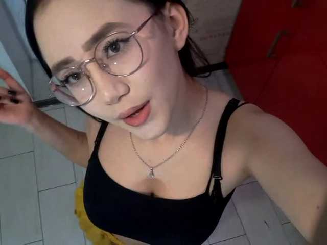 MyrleHenggeler live cam on BongaCams