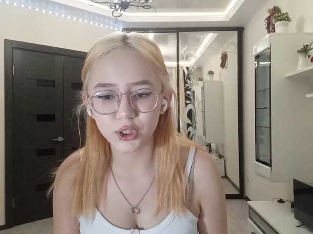 MyrleHenggeler live cam on BongaCams