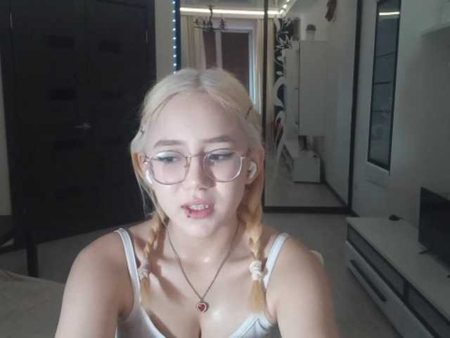 MyrleHenggeler live cam preview
