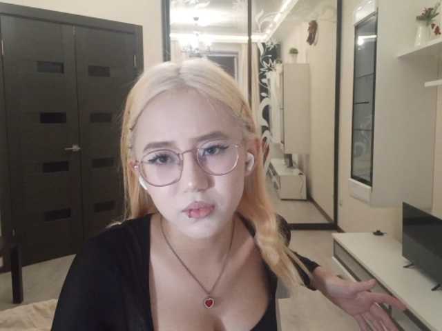 MyrleHenggeler live cam on BongaCams