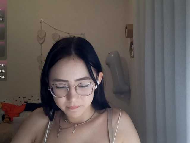 MyrleHenggeler live webcam show