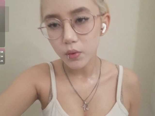 MyrleHenggeler live cam on BongaCams