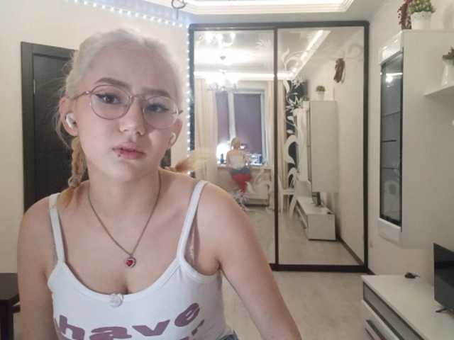 MyrleHenggeler live cam on BongaCams