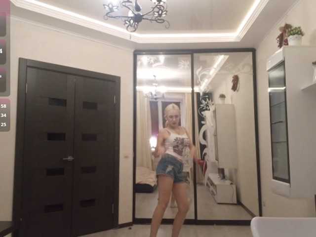MyrleHenggeler live cam on BongaCams