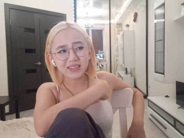 MyrleHenggeler live cam on BongaCams