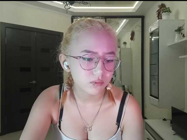 MyrleHenggeler live cam on BongaCams