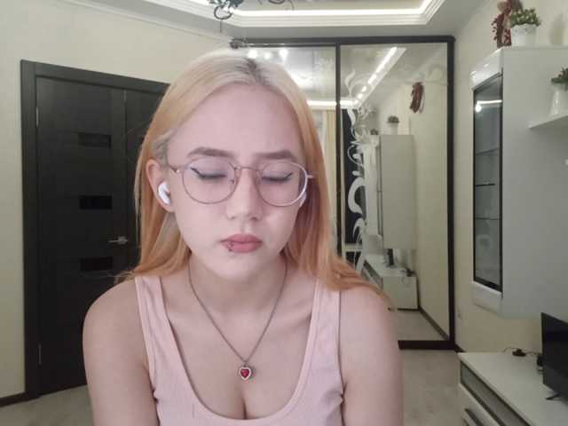 MyrleHenggeler live cam on BongaCams