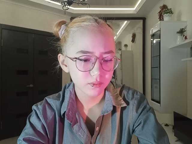MyrleHenggeler live cam on BongaCams