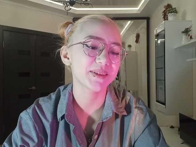 MyrleHenggeler live cam on BongaCams
