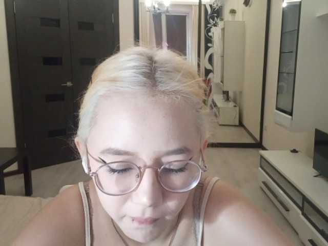 MyrleHenggeler live cam on BongaCams
