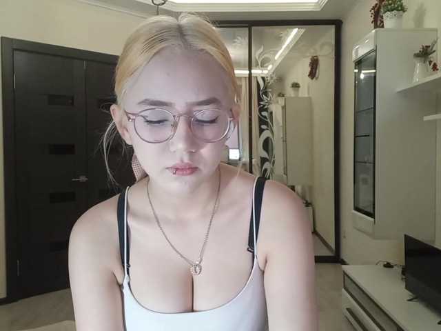 MyrleHenggeler live cam on BongaCams