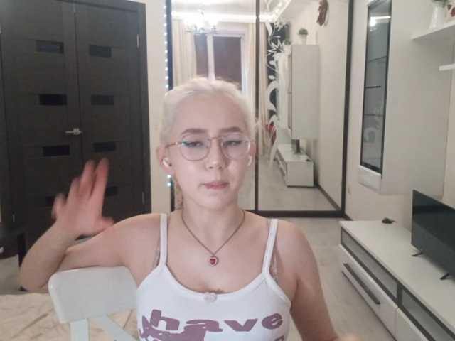 MyrleHenggeler live cam preview