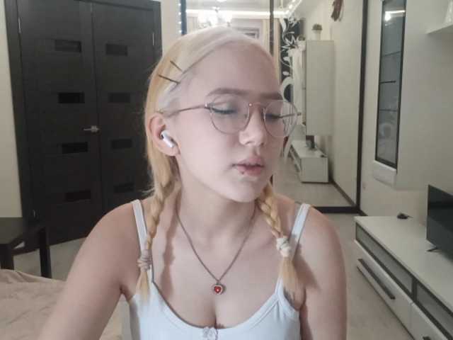MyrleHenggeler live cam on BongaCams
